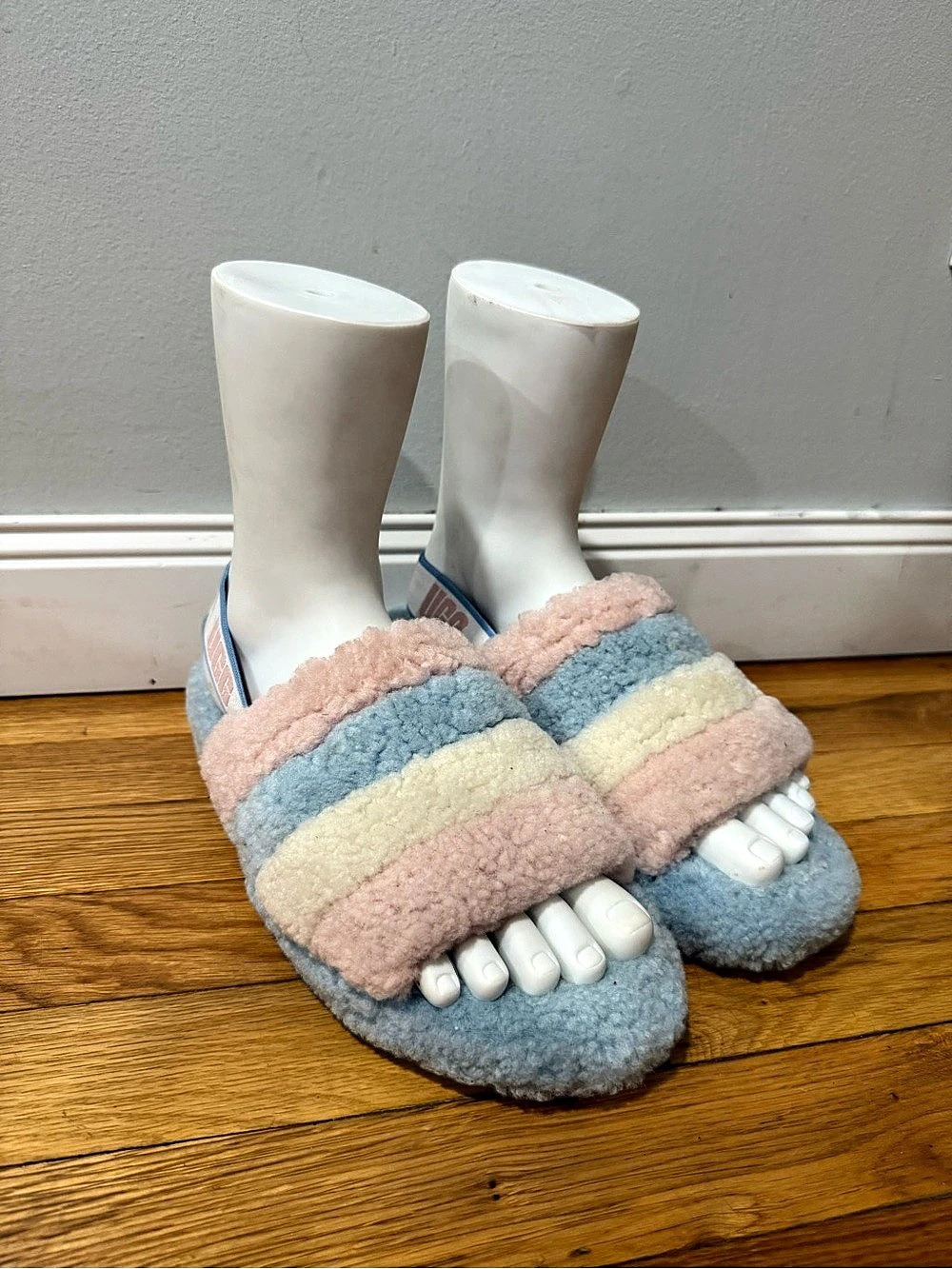 UGG Scuffette III Color Block Slippers US 9 Like New